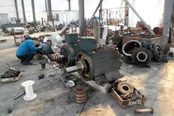 西安西瑪電機(jī)驅(qū)動軸修理中軸向間隙的測量。