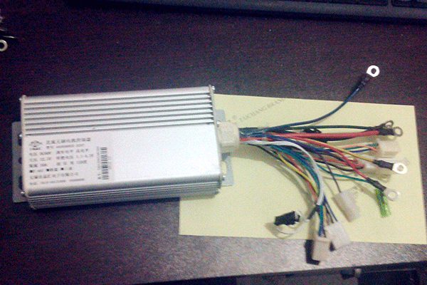 Z2直流電機控制器的安裝過程分享。