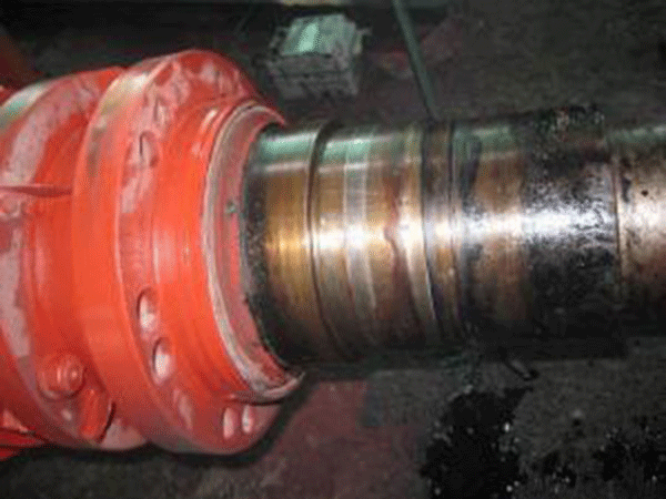 如何檢查高壓電動機的通風和軸承的潤滑是否正常？