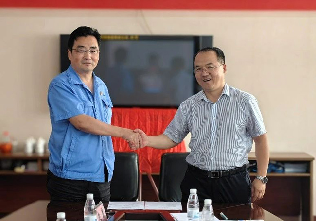 電控學(xué)院與西安泰富西瑪電機有限公司舉行產(chǎn)學(xué)研簽約暨授牌儀式 電控學(xué)院與西安泰富西瑪電機有限公司舉行產(chǎn)學(xué)研簽約暨授牌儀式