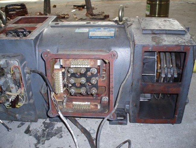 圖為一臺(tái)用了很久的西安西瑪電機(jī)有限公司生產(chǎn)的ZTP型鐵路機(jī)車動(dòng)車用直流輔助電機(jī) 圖為一臺(tái)用了很久的西安西瑪電機(jī)有限公司生產(chǎn)的ZTP型鐵路機(jī)車動(dòng)車用直流輔助電機(jī)