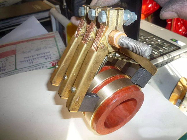 圖為西安西瑪高壓電機滑環(huán)照片 圖為西安西瑪高壓電機滑環(huán)照片